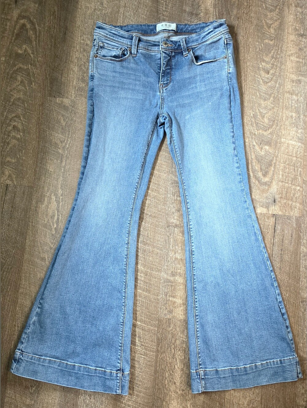 We The Free Flare Jeans Thick Cuff Womens 29 Med Light Wash Stretchy Mid Rise - Picture 2 of 13